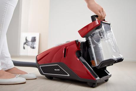 PEDRO CABALLERO PRESENTA EL PRIMER ASPIRADOR SIN BOLSA DE MIELE PEDRO CABALLERO PRESENTA EL PRIMER ASPIRADOR SIN BOLSA DE MIELE