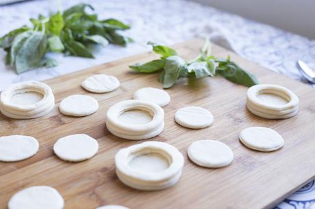 Volovanes con crema de salmón y albahaca Volovanes con crema de salmón y albahaca