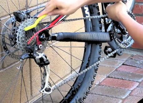 Cómo limpiar nuestra bicicleta de montaña sin dañar ningún componente limpiar