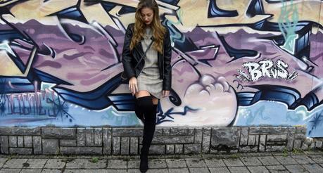 Vestido de cuadros y bota alta, dos must del Otoño Vestido de cuadros y bota alta, dos must del Otoño