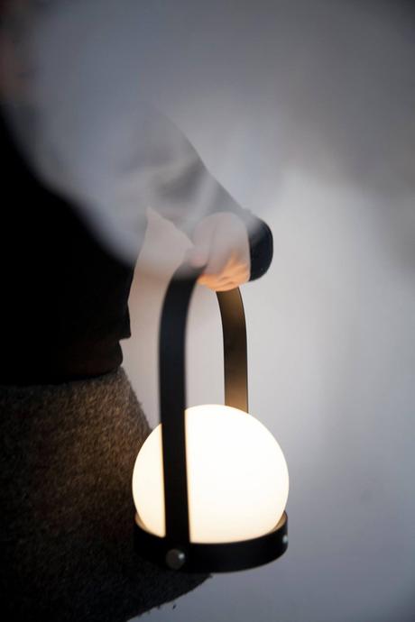 Norm Architects menu dk lámparas de diseño lámpara portátil recargable lámpara LED Carrie Lámpara de mesa Carrie de Menu diseño nórdico diseño danés 