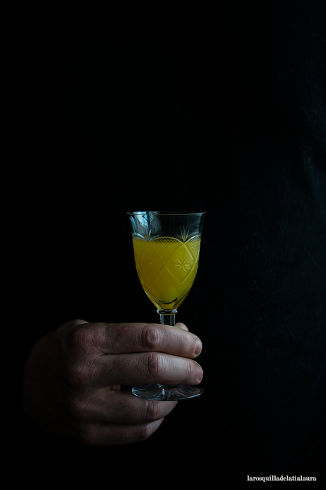 LICOR DE MANDARINA Y CANELA LICOR DE MANDARINA Y CANELA