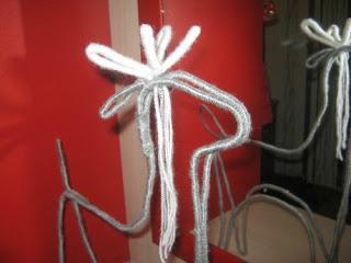 Aprende cómo hacer de forma casera figuras navideñas de alambre Aprende cómo hacer de forma casera figuras navideñas de alambre
