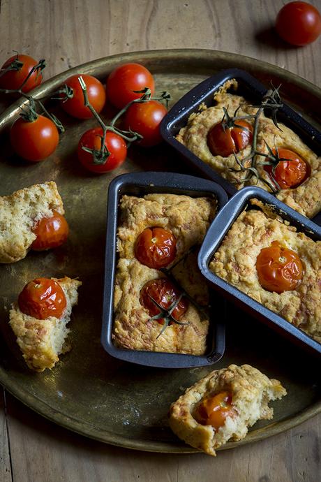 BIZCOCHITOS DE TOMATE Y QUESO CURADO