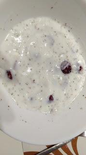 Yogur saludable con arandanos y chía