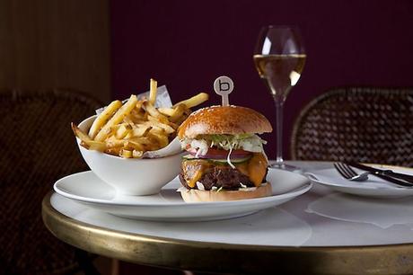 La gastronomía del chef Daniel Boulud llega a Barcelona · Temporary bistró en Banker’s Bar bar boulud-bb-popup-burger