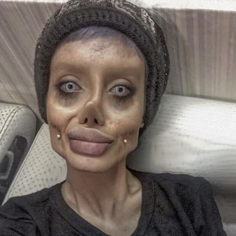 Lo que dice la “Angelina Jolie” iraní de su extraño aspecto físico (FOTOS)