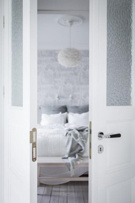 piso sueco estilo nórdico decoración pisos pequeños decoración neutros decoración escandinava decoración en blanco decoración áticos Ático nórdico en blancos y neutros 