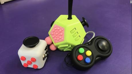 Analizamos la nueva locura de los jugueticos de mano o spinners!