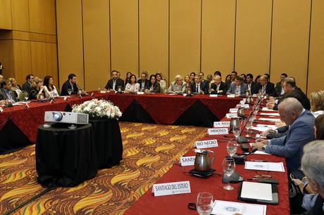 El ministro Rubinstein inauguró en Salta la última reunión del año del Consejo Federal de Salud. El ministro Rubinstein inauguró en Salta la última reunión del año del Consejo Federal de Salud.
