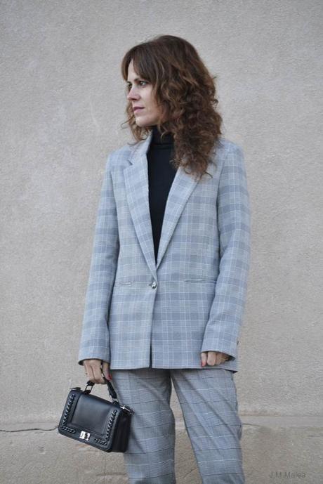 TRAJE PRINCIPE DE GALES