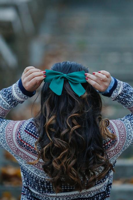 DIY: convertir lazos de Navidad en accesorios para el pelo