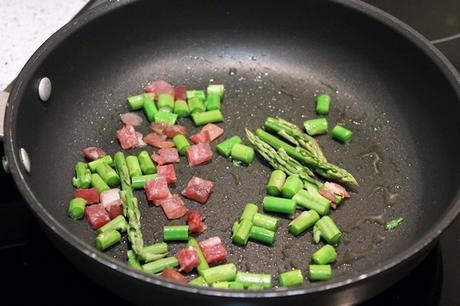 Puré de zanahoria con jamón y espárragos trigueros