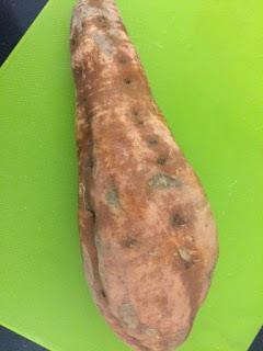 PULPO SOBRE UNA PERMENTIER DE PATATA Y BONIATO Y HUEVOS POCHE