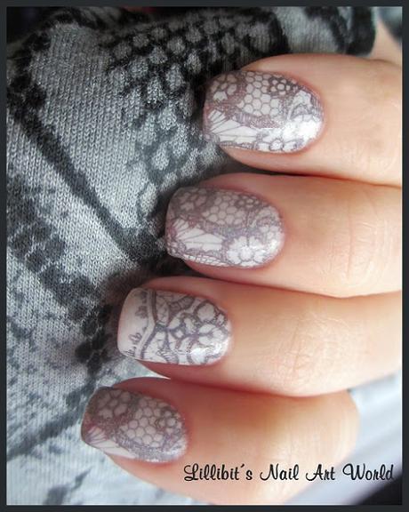 Manicura de encaje con el esmalte holográfico para estampar de BPS Manicura de encaje con el esmalte holográfico para estampar de BPS