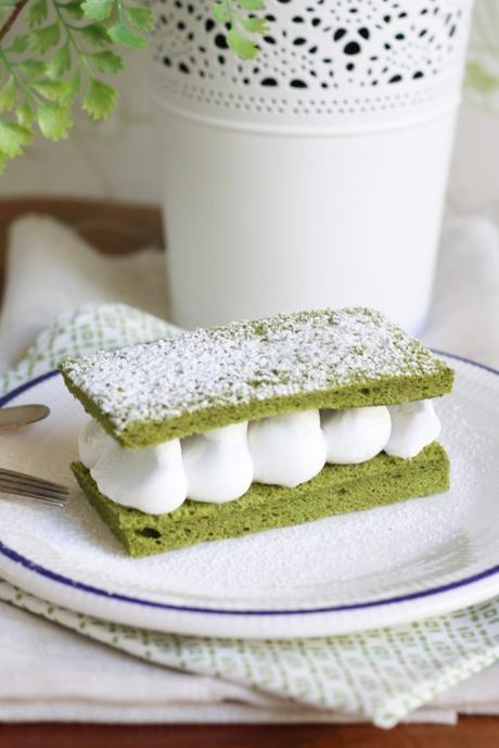 Genovés de Té macha con cremoso de coco Genovés de Té macha con cremoso de coco