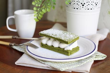 Genovés de Té macha con cremoso de coco Genovés de Té macha con cremoso de coco