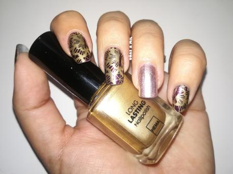 Manicura en marrón y dorado, ideal para navidad