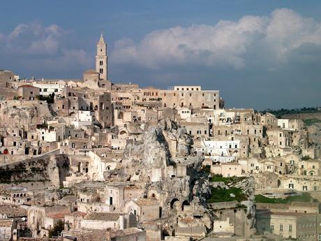 Italia es un país donde el paisaje y la cultura viven en comunión natural con la historia y el arte.