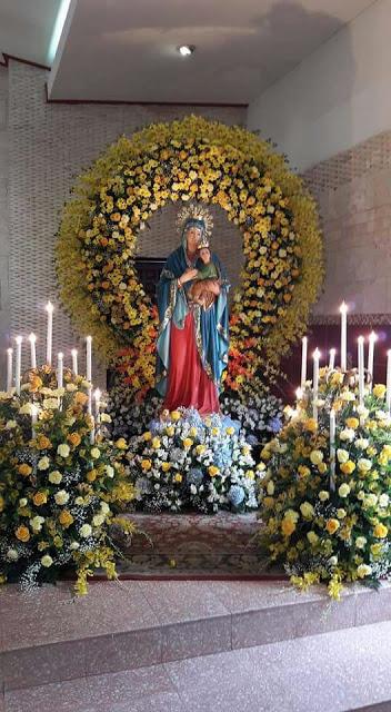 HOMENAJE A LAS MADRES