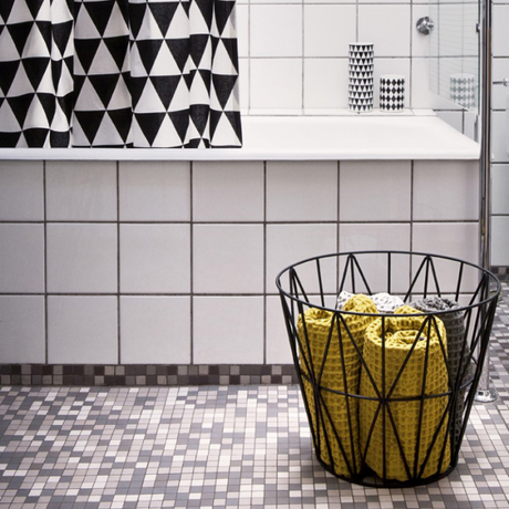 muebles de diseño muebles daneses marca danesa diseño nórdico diseño danés Cesta alambre Wire de Ferm Living cesta alambre mesa almacenaje de diseño 