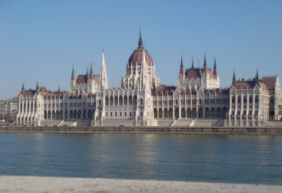 Viaje por bodegas y balnearios de Hungría (II) : 24 horas por la Budapest imperial