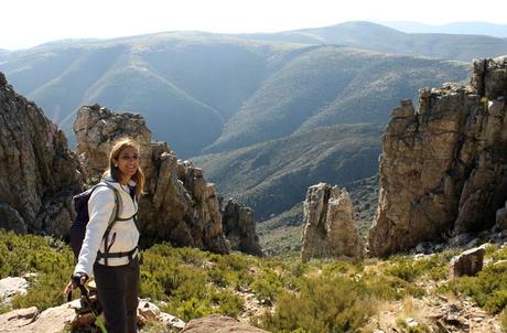 Ruta de la Cueva de la Mora, la cárcel de cuarzo de la reina Quilama Descenso a la Cueva de la Mora