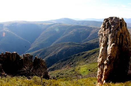 Ruta de la Cueva de la Mora, la cárcel de cuarzo de la reina Quilama Panorámica desde la Cueva de la Mora