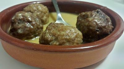 Albóndigas en salsa de almendra Albóndigas en salsa de almendra