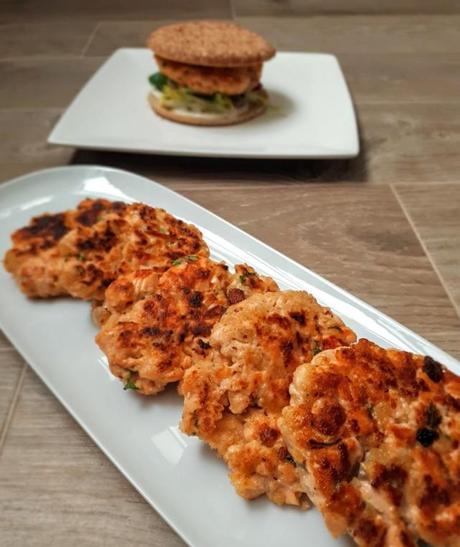 Hamburguesas de salmón con mahonesa de wasabi Hamburguesas de salmón con mahonesa de wasabi