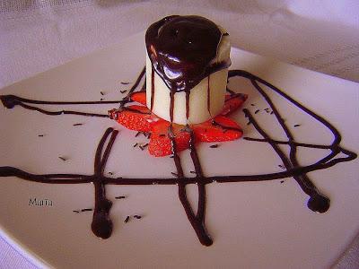 MOUSSE DE COCO CON CHOCOLATE TEMPLADO MOUSSE DE COCO CON CHOCOLATE TEMPLADO
