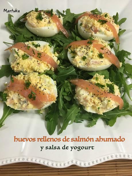 Huevos Rellenos De Salmón Ahumado Y Salsa De Yogourt Huevos Rellenos De Salmón Ahumado Y Salsa De Yogourt