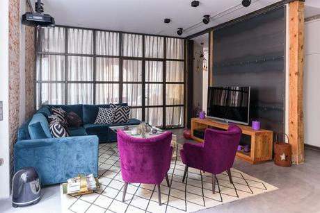 Ultra violet para interiores. Atreverse con el terciopelo sillones de terciopelo