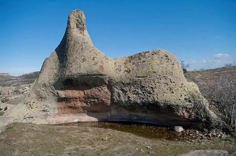 Formación rocosa en la zona más elevada de las ruinas de la Ciudad de Midas, Yazılıkaya, Han - Eskişehir, Turquía