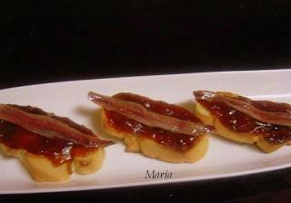 Canapés de brevas y anchoas Canapés de brevas y anchoas