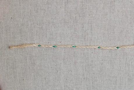 Puntos de bordado: punto de cuerda o línea de realce / Embroidery stitches: couching stitch