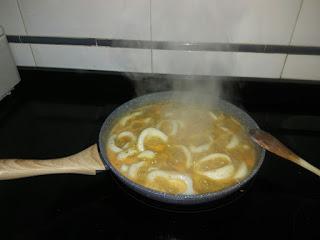 CALAMARES EN SALSA DE LANGOSTINOS CALAMARES EN SALSA DE LANGOSTINOS
