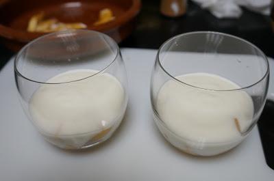 Postre de vasitos de manzana y yogur