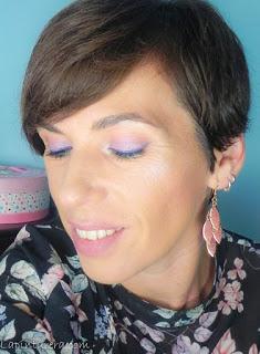 Maquillaje colorido con Colourpop: Look alegre para una comida con amigos 04 rostro ojos cerrados