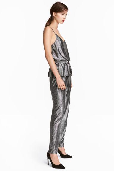 PORQUE NO TODO ES NEGRO EN LOS LOOKS DE FIESTA.- PORQUE NO TODO ES NEGRO EN LOS LOOKS DE FIESTA.-