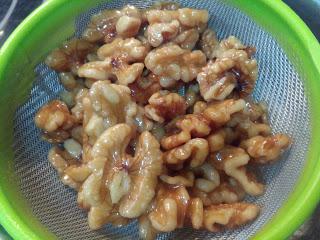 NUECES FRITAS CON MIEL (RECETA CHINA PERO CON SABOR A MALAGA) NUECES FRITAS CON MIEL (RECETA CHINA PERO CON SABOR A MALAGA)