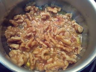 NUECES FRITAS CON MIEL (RECETA CHINA PERO CON SABOR A MALAGA) NUECES FRITAS CON MIEL (RECETA CHINA PERO CON SABOR A MALAGA)