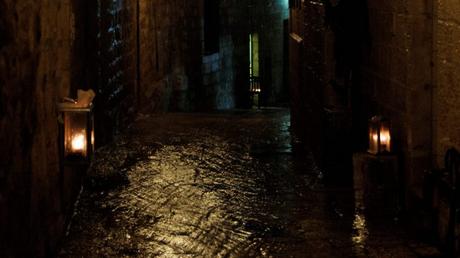 Inundación en una calle de la Ciudad Vieja de Jerusalén en la última noche de Janucá. Foto de Yehoshua Halevi. 10 deslumbrantes fotos de Janucá en Israel.