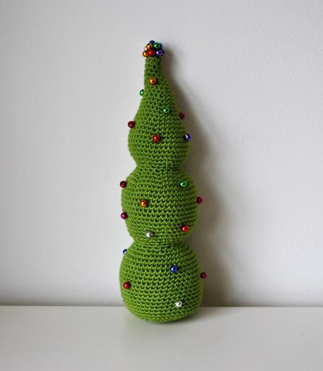 ARBOL DE NAVIDAD A GANCHILLO CON BOLITAS MINI