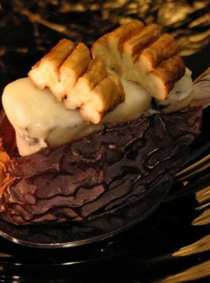 Bocados de dátil con queso Gorgonzola y nueces pecanas de Málaga Bocados de dátil con queso Gorgonzola y nueces pecanas de Málaga