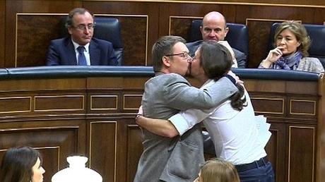 CÓMO PIERDEN EL TIEMPO LOS POLÍTICOS EN EL CONGRESO.  La opinión que la mayoría de la población tiene de los políticos es mala, pero es que los profesionales de esta actividad no pierden ocasión de dar argumentos y motivos para apoyar aquella opinión: ...