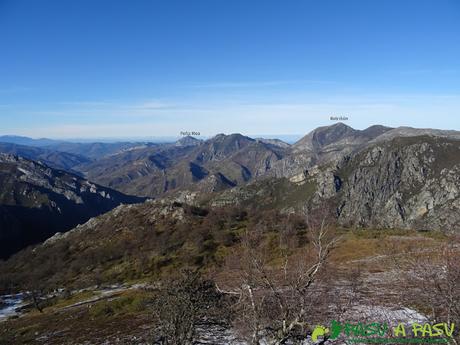 Peña Mea y Retriñón desde la Peña Llagarello