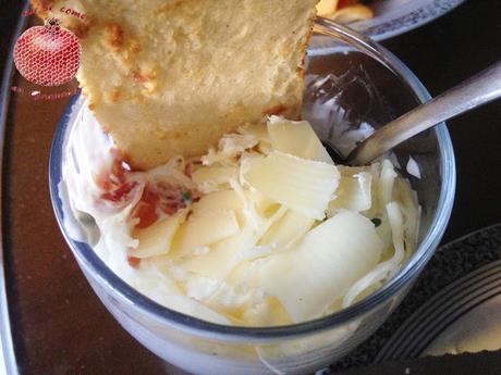 Espuma de queso crema con jamón y queso