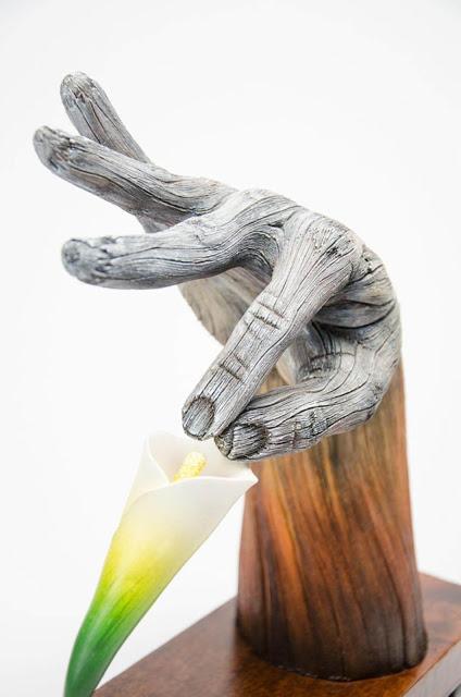 Christopher White, sus esculturas parecen madera pero son de ceamica Christopher White, sus esculturas parecen madera pero son de ceamica