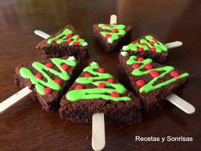 BROWNIE DE CHOCOLATE EN FORMA DE ARBOLITOS